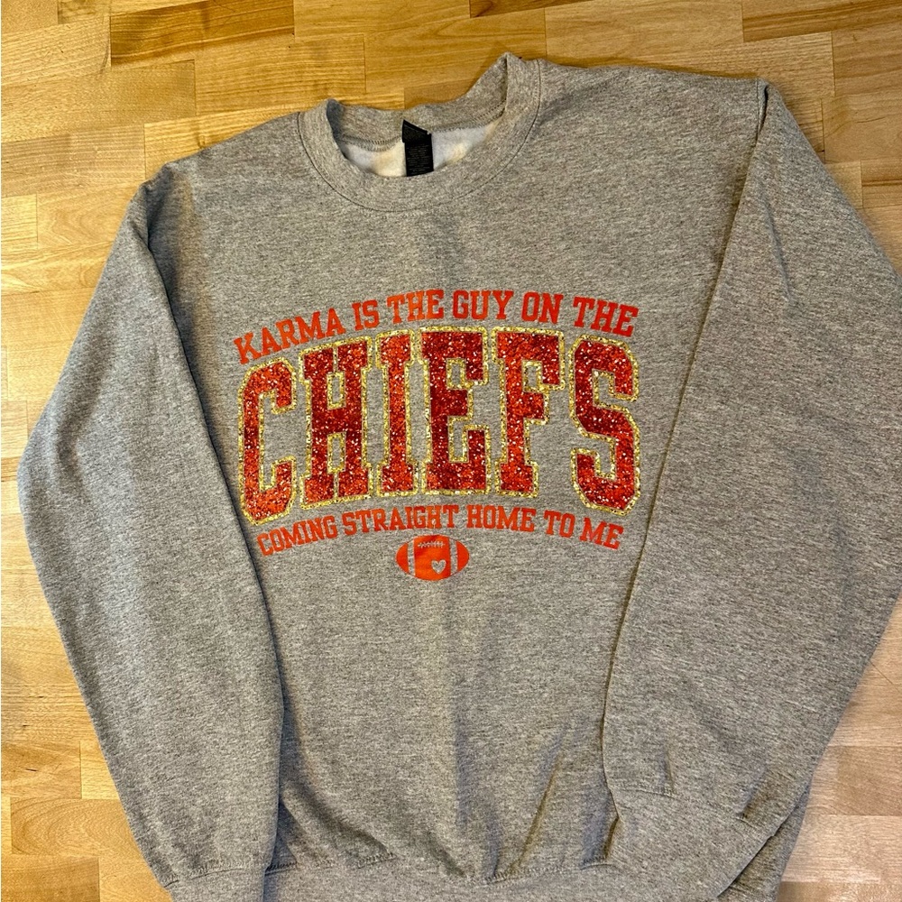 Gildan Gray Chiefs Graphic Sweatshirt